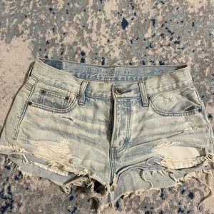 American Eagle Outfitters Light Wash Jean Shorts Size 4
